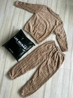 PIJAMA REINA INVERNAL (CAMEL) en internet