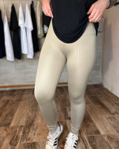 Legging cor única na internet