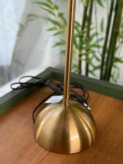Abajur metal dourado na internet