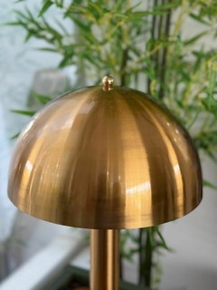 Abajur de metal dourado (52cm) - Letícia Manducchi