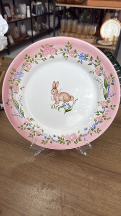 Prato Raso Flores Coelho 26 cm na internet