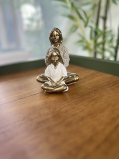Estátua decorativa mãe e filha