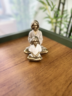 Estátua decorativa mãe e filha - comprar online