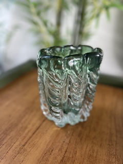 Vaso verde decorativo na internet