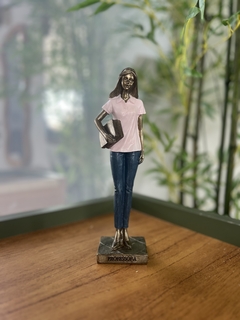 Estátua de professora - comprar online