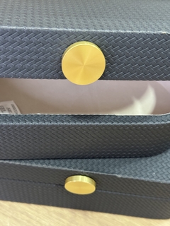 caixa decorativa preta com Dourado