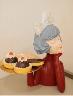 Escultura Em Resina Boneca Com Bandeja 24x32cm Wolff na internet