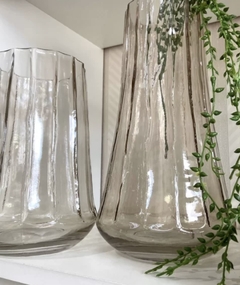 Vaso Decorativo De Vidro Fumê Transparente Fumê 30cm - G - comprar online