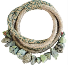 Colar decorativo em sisal pedras Pirita verde 24 cm - comprar online