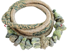 Colar decorativo em sisal pedras Pirita verde 24 cm na internet