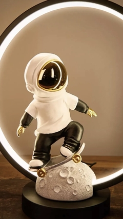 Luminária de Mesa Astronauta em Resina - comprar online