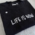 Camiseta Preta Premium Oversized - Life is now - 4,9 Avaliações ⭐⭐⭐⭐⭐ - DOMORE CLOTHES | STREETWEAR