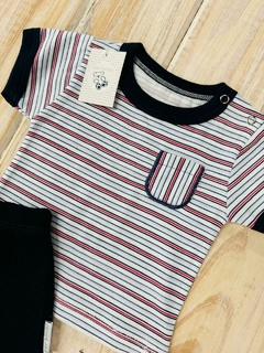 conjunto de remera rayada y short en internet