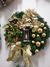 Imagem do Guirlanda de Natal com Arco de Luz, Bolas, Flores Vermelhas - Decorações Natal
