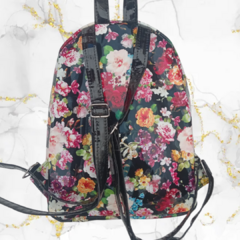 Mochila charol floreada - comprar online