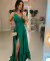 Vestido longo de festa verde esmeralda todo em crepe.