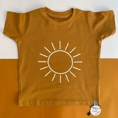 Camiseta Sun Mostarda - comprar online