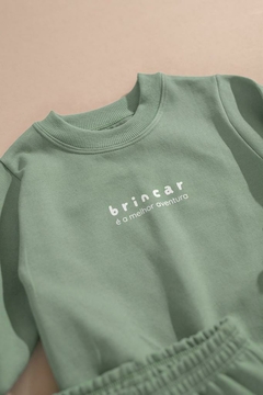 Conjunto de Moletom Peluciado “Brincar é a melhor aventura” cor verde menta - loja online