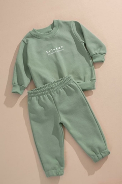 Conjunto de Moletom Peluciado “Brincar é a melhor aventura” cor verde menta - João e Marina Store