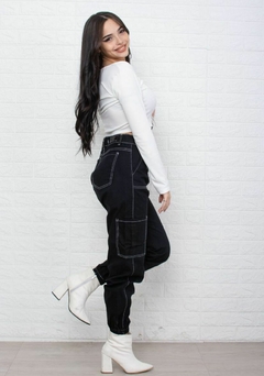 JEANS CARGO NEGRO - comprar online
