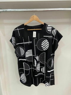 REMERA FORMAS