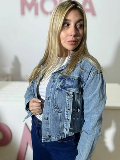 CAMPERA JEANS TIRAS en internet
