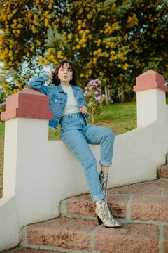 JAQUETA CROPPED JEANS
