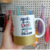 Caneca com fundo de brilho personalizado