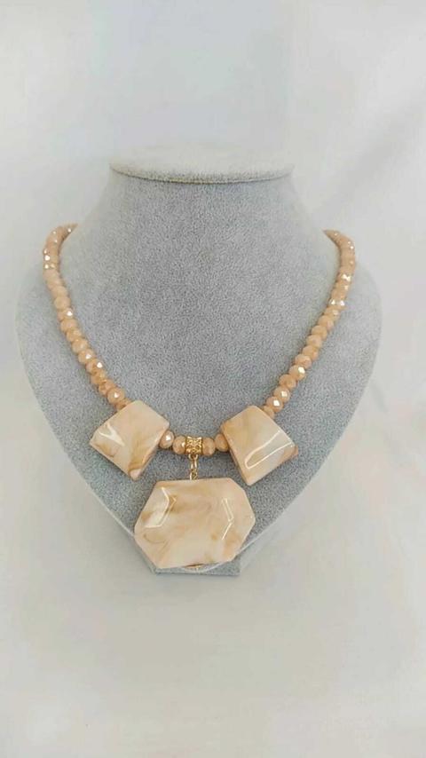 Max Colar de Cristal e Pingentes de Resina