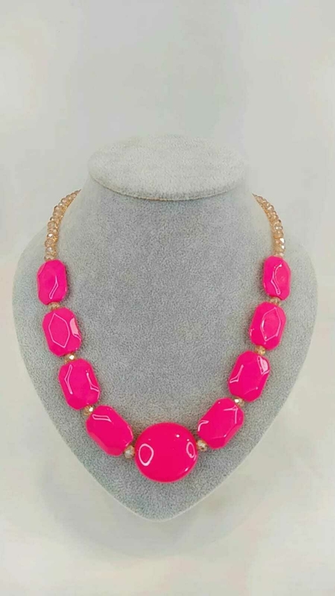 Colar Curto de Cristal com Resina Colorida