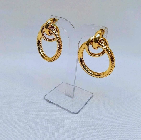 Argola Detalhada Dourada - comprar online