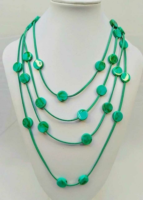 Colar multi voltas de resina - comprar online