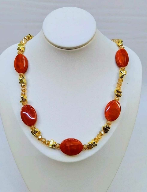 Colar de resina com cristal - comprar online