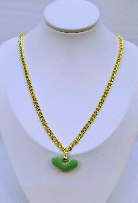 Colar Curto Folheado com Pingente de Coração