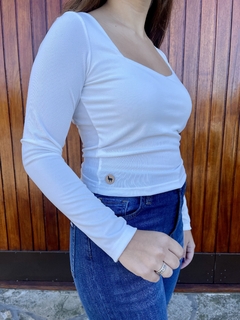 Remera cuello corazon manga larga - comprar online