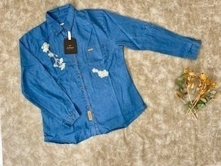 Camisa bordada de jean