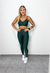 Top Isa + calça básica verde musgo