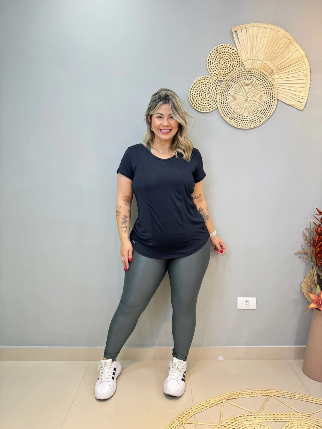Camiseta decote em v nas costas (ref. 330)