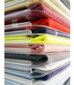 Organizador plástico de remeras X10 unidades - Tique.