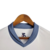 Detalhe do colarinho da camisa branca do Inter de Milão, modelo Away 24/25, com logo da Nike.