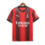 Camisa do Milan Home 23/24 na cor vermelha e preta, com detalhes em preto e logo da Puma.