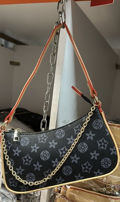 BOLSO DE HOMBRO CON CADENA