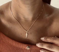 Colar dourado raio com zircônia