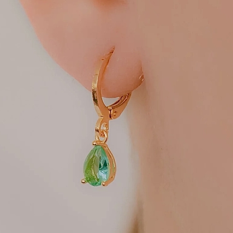 Brinco argola gota esmeralda