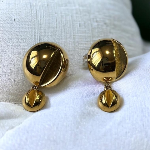 Huggie Double Ball Drop.