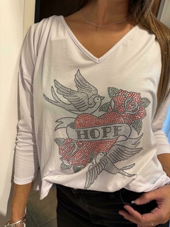 Remera Hope en internet