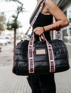 BOLSO VIETNAM PUFFER NEGRO Y NUDE en internet