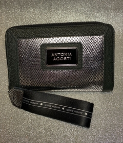 BILLETERA XL CUERO NEGRA Y FUCSIA