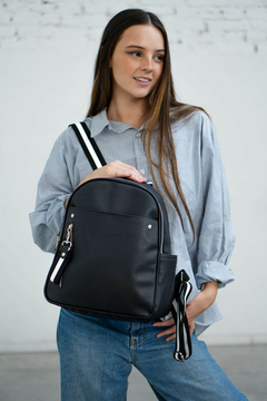 MOCHILA TOKIO SINTÉTICA NEGRA - comprar online
