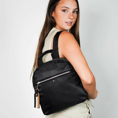 Imagen de MOCHILA OLIVIA IMPERMEABLE VERDE